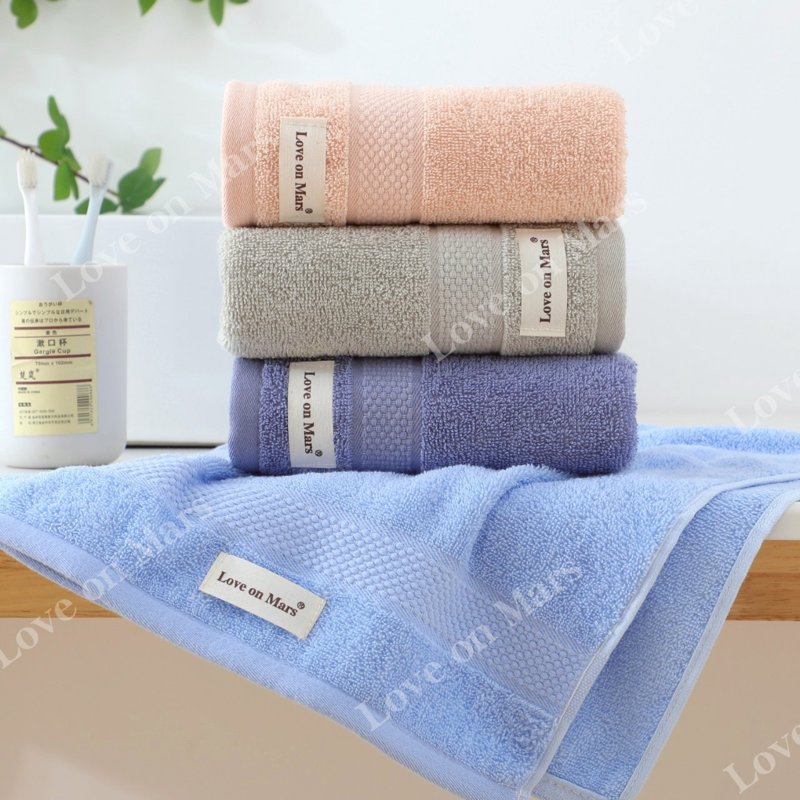 ผ้าเช็ดตัว ผ้าขนหนูสีพื้น ลายปัก Love on M